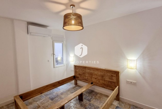 Segunda mano - Apartamento / piso -
Torrevieja