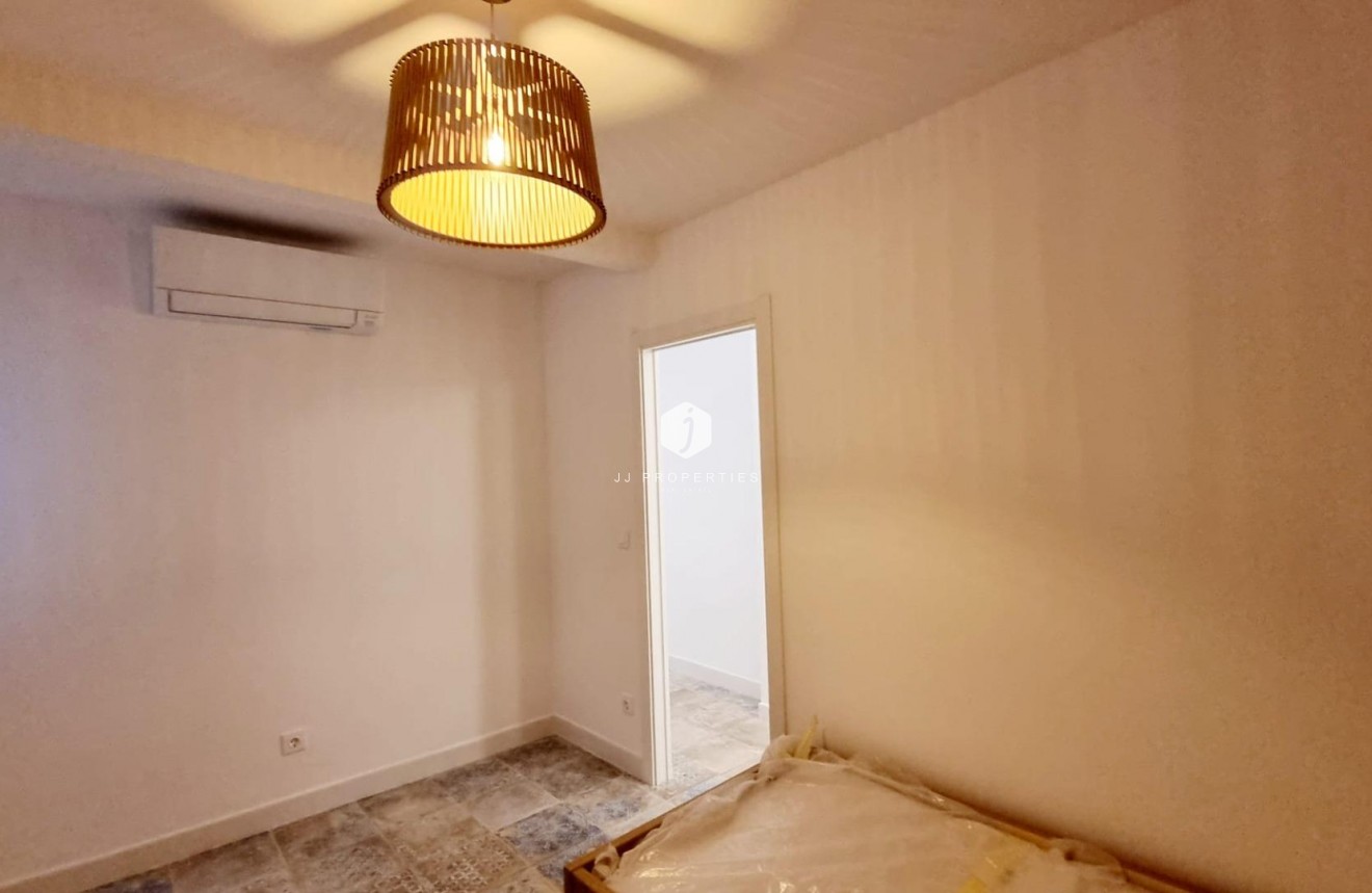 Segunda mano - Apartamento / piso -
Torrevieja