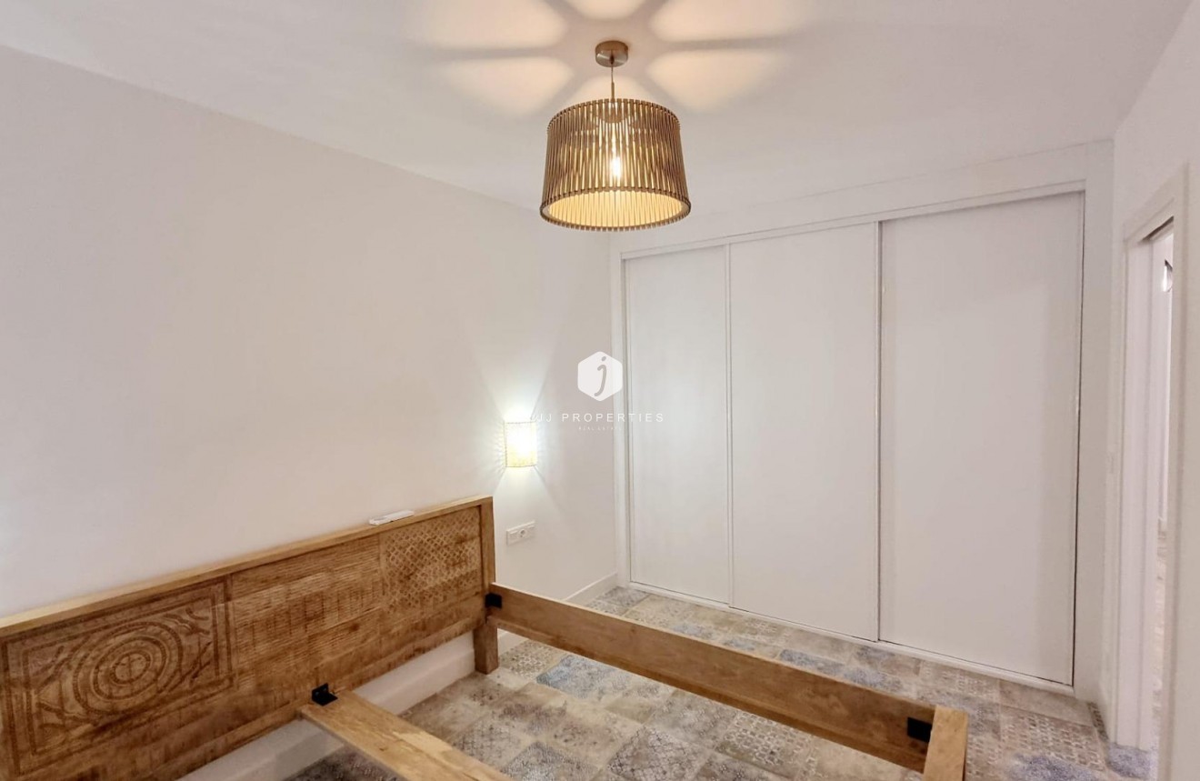 Segunda mano - Apartamento / piso -
Torrevieja