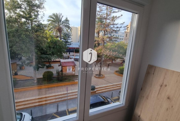 Segunda mano - Apartamento / piso -
Torrevieja