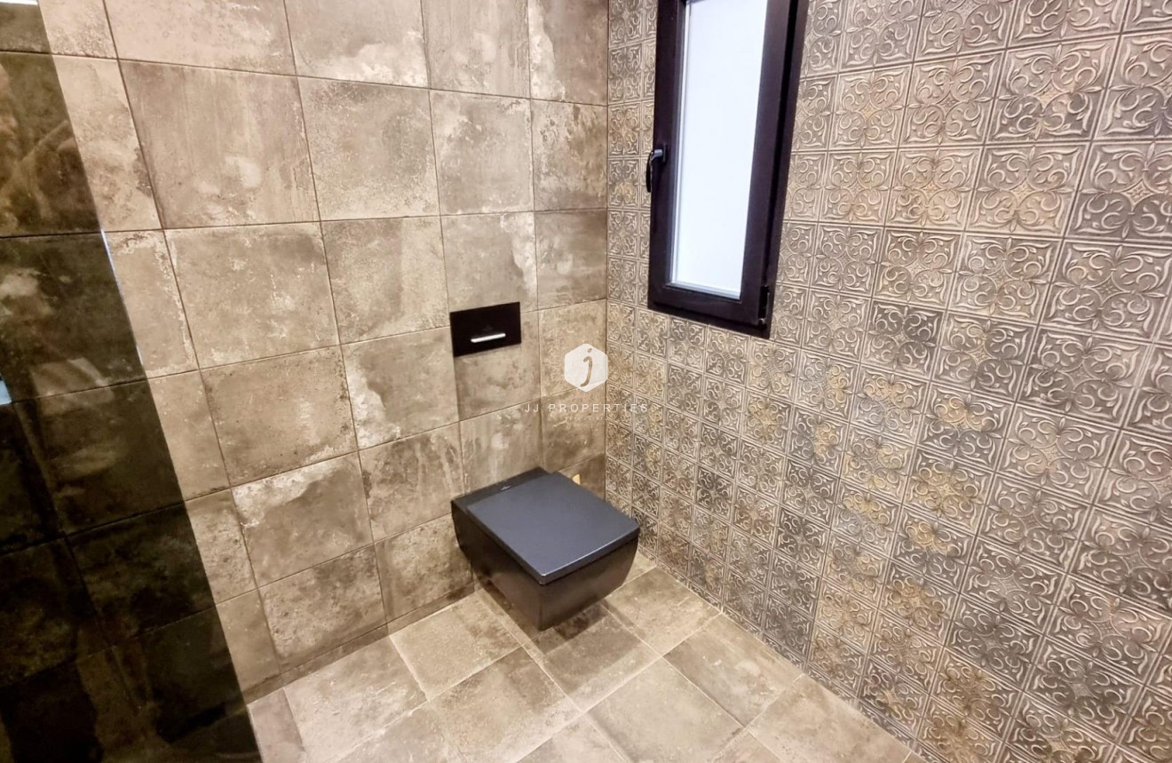 Segunda mano - Apartamento / piso -
Torrevieja