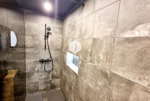 Segunda mano - Apartamento / piso -
Torrevieja