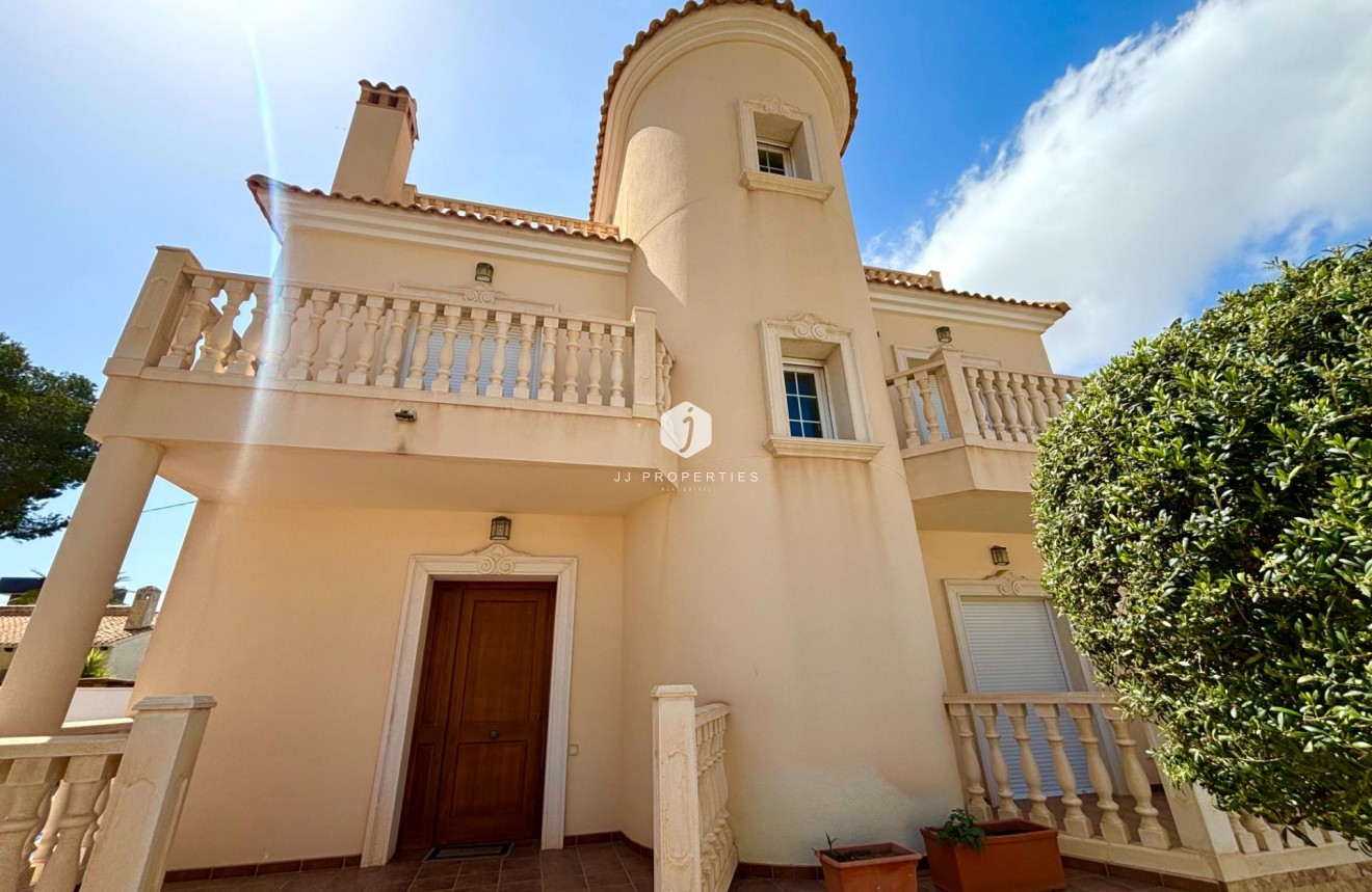 Aus zweiter Hand - Villa -
Cabo Roig - Costa Blanca