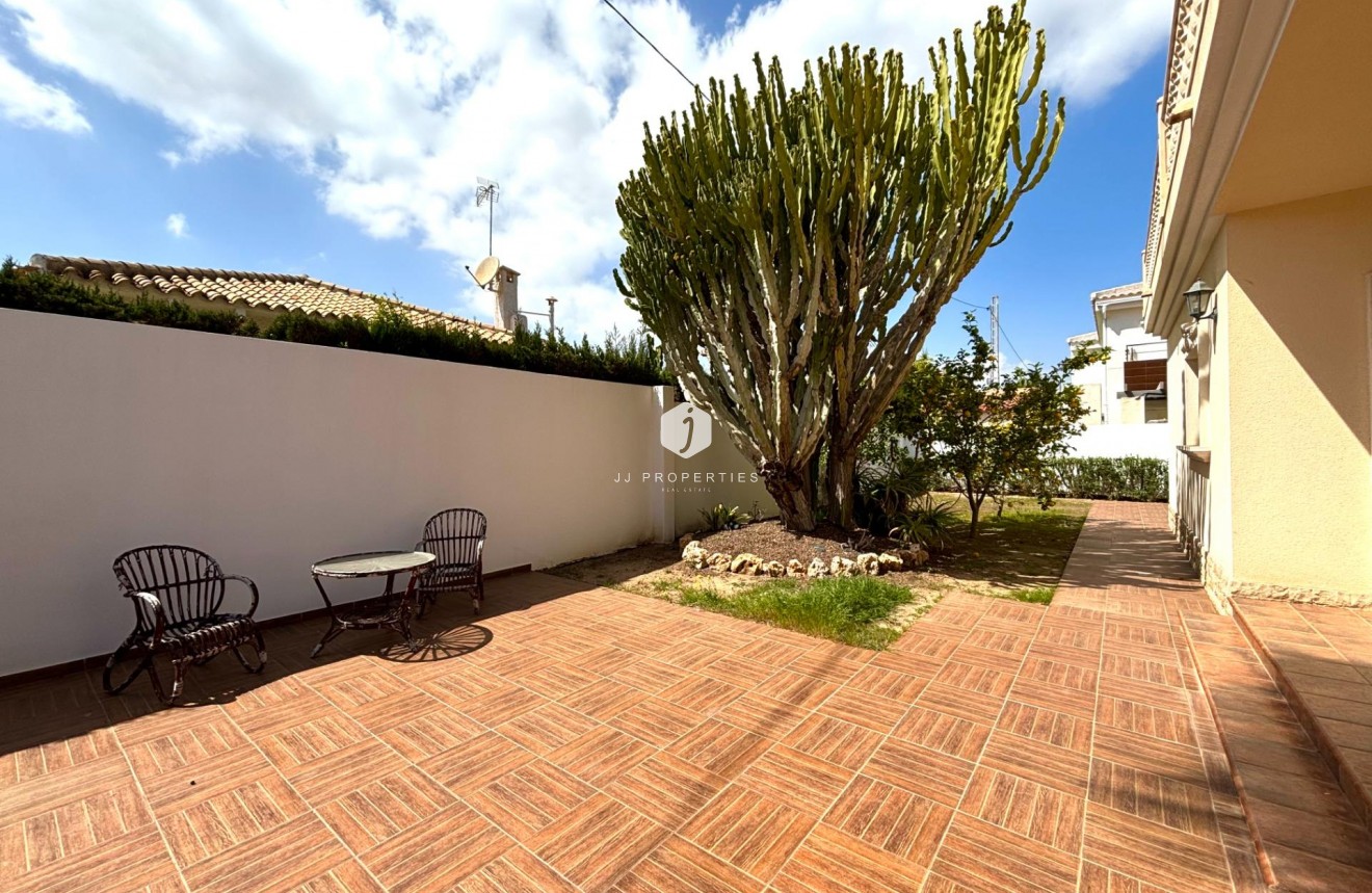 Aus zweiter Hand - Villa -
Cabo Roig - Costa Blanca