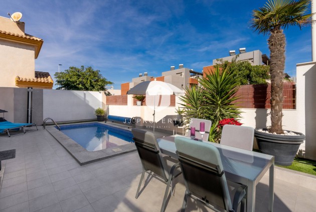 D'occasion - Villa -
Torrevieja - Aguas Nuevas 2