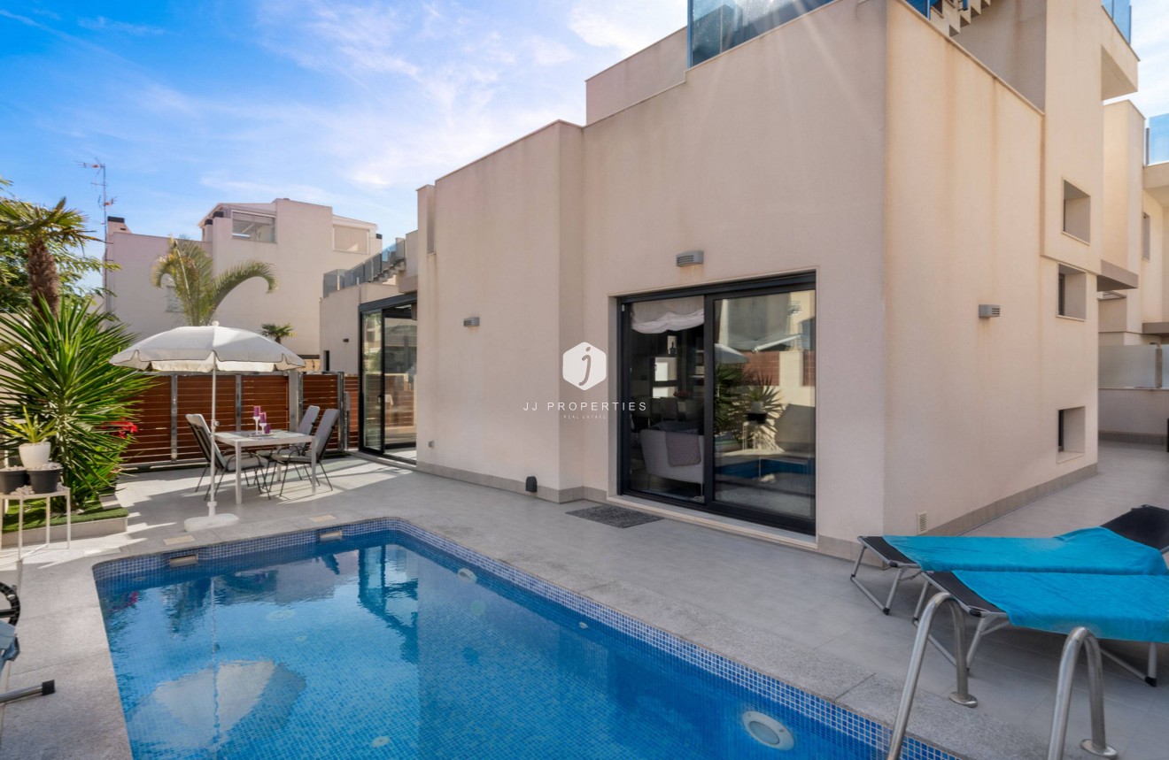 D'occasion - Villa -
Torrevieja - Aguas Nuevas 2