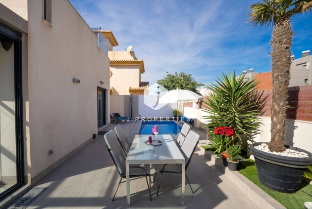 D'occasion - Villa -
Torrevieja - Aguas Nuevas 2