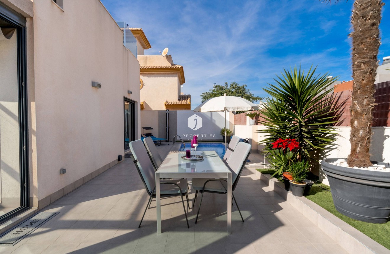 D'occasion - Villa -
Torrevieja - Aguas Nuevas 2