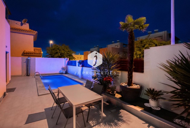 D'occasion - Villa -
Torrevieja - Aguas Nuevas 2