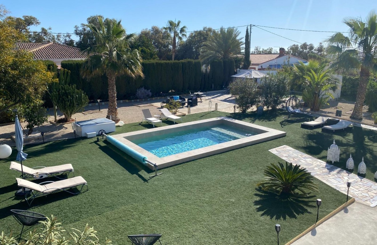 Resale - Villa de Lujo -
El Campello - De la cruz