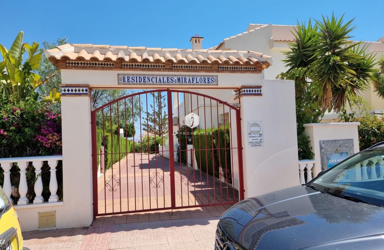 Segunda mano - Apartamento / piso -
Torrevieja - Los Balcones - Los Altos del Edén