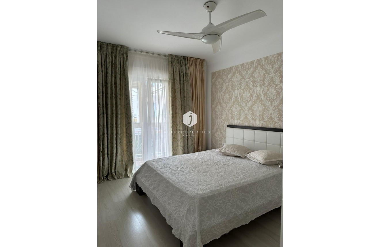 Segunda mano - Apartamento / piso -
Torrevieja