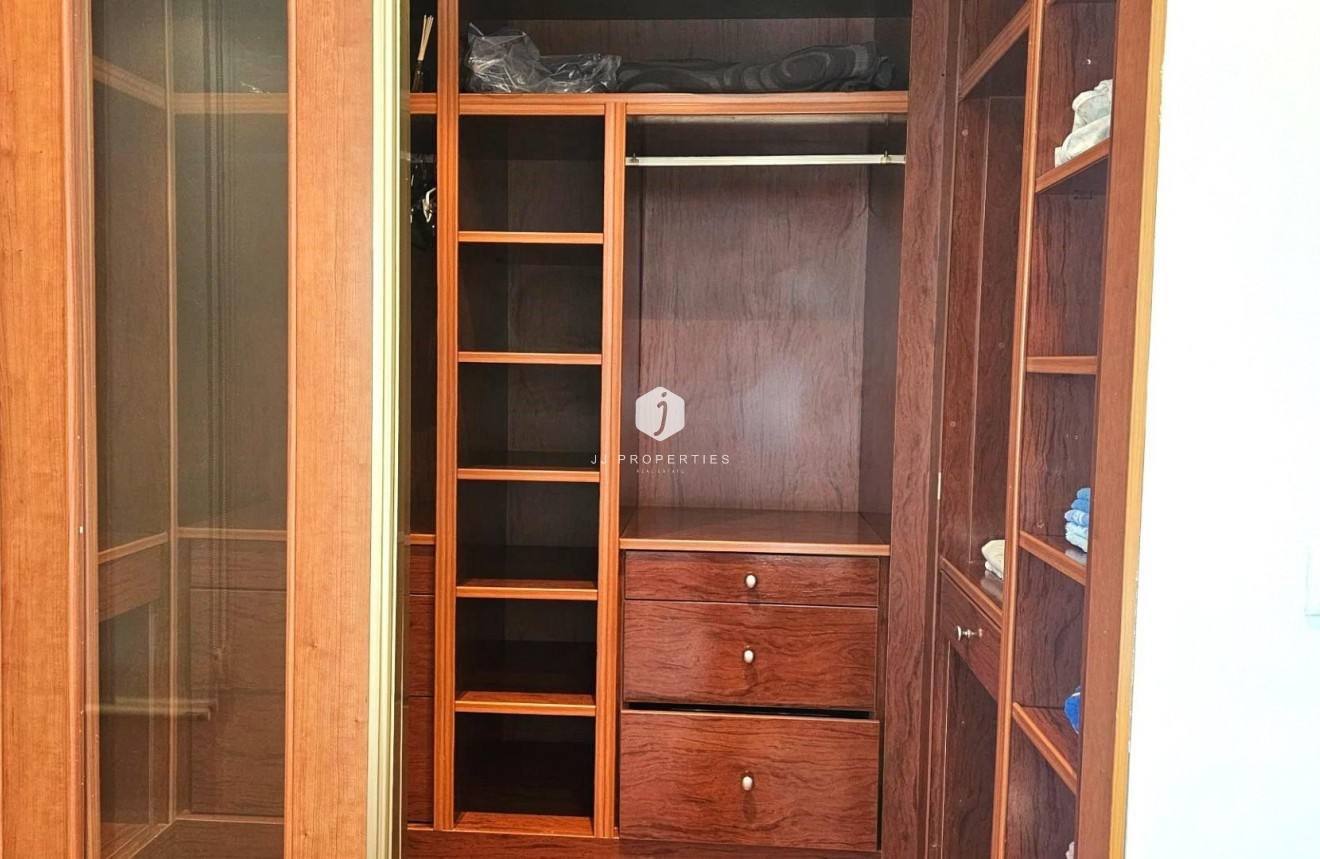 Segunda mano - Apartamento / piso -
Torrevieja - Centro