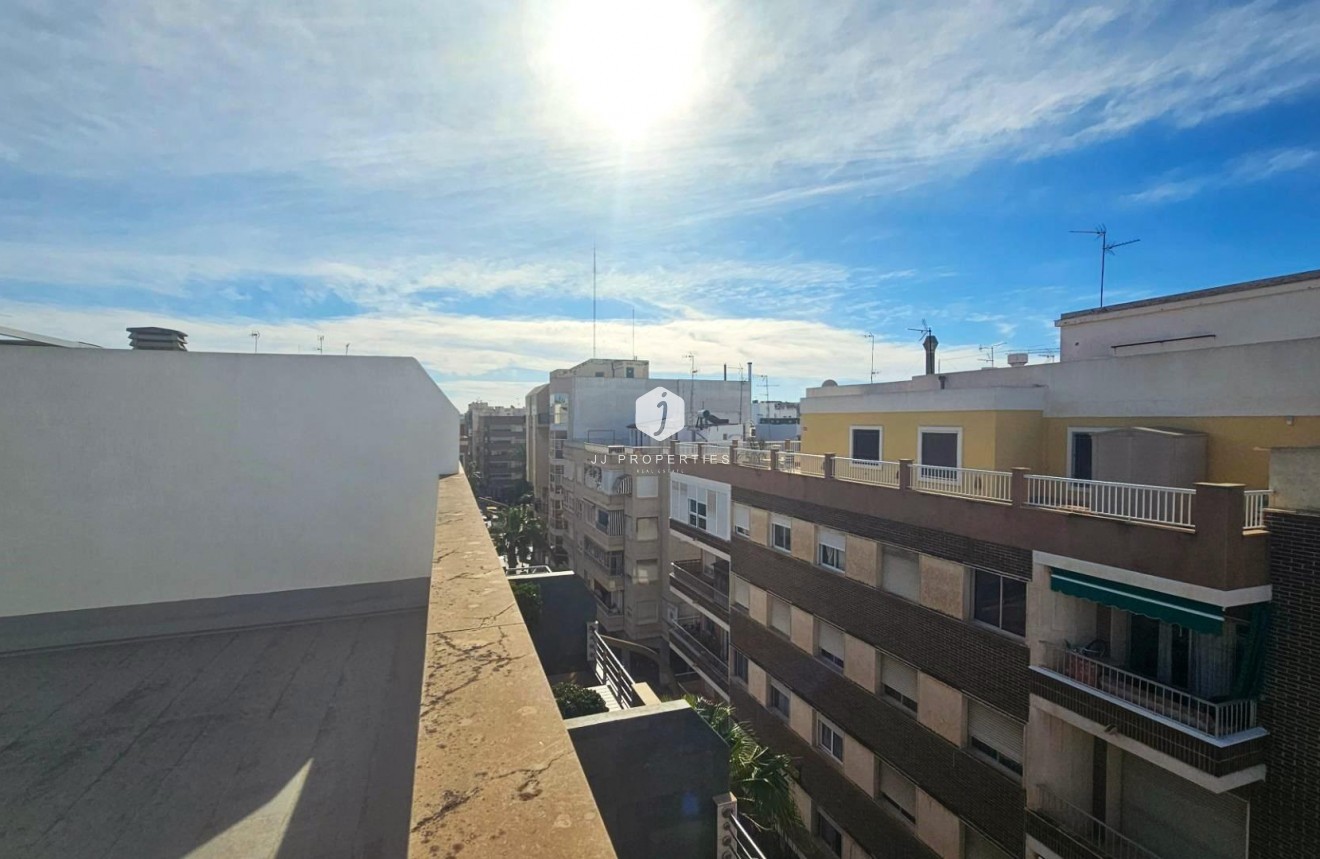 Segunda mano - Apartamento / piso -
Torrevieja - Centro