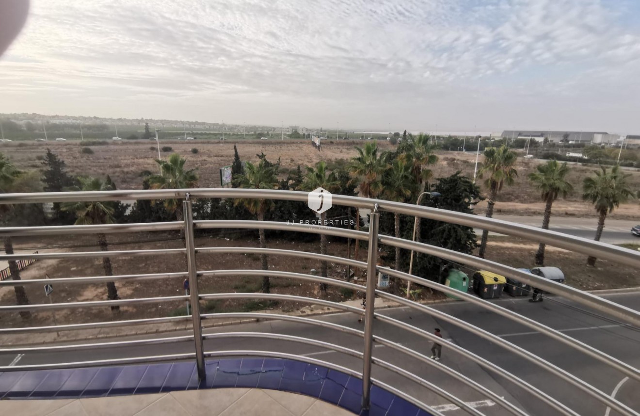 Segunda mano - Apartamento / piso -
Torrevieja - La veleta