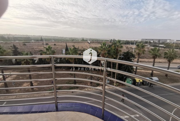 Segunda mano - Apartamento / piso -
Torrevieja - La veleta