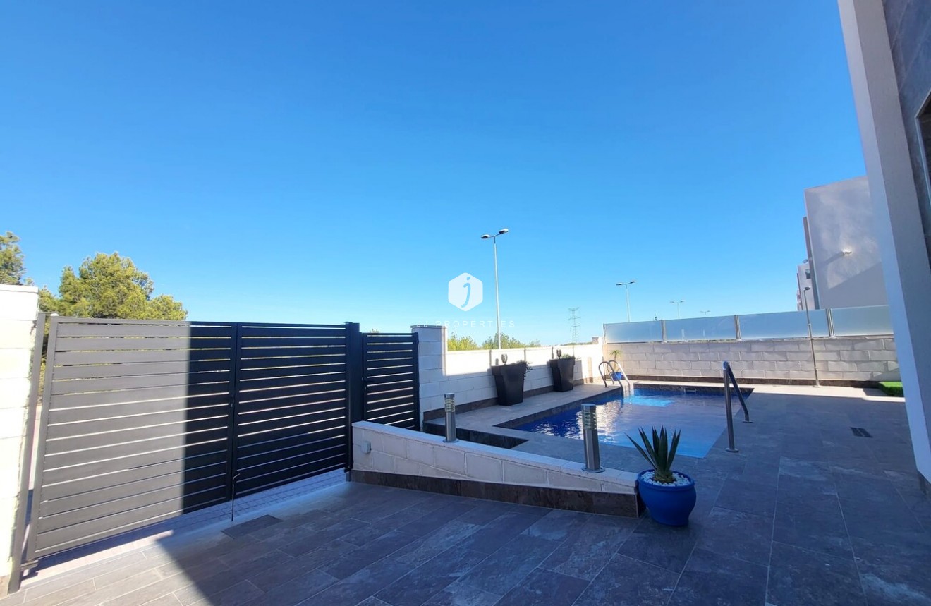 Aus zweiter Hand - Villa -
Orihuela Costa - PAU 26