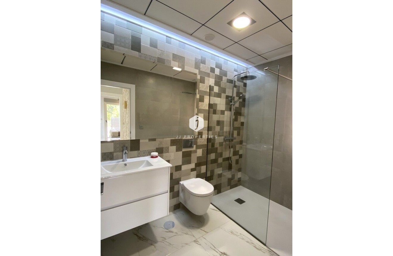 Aus zweiter Hand - Villa -
Orihuela Costa - PAU 26