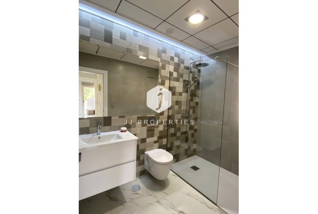 Aus zweiter Hand - Villa -
Orihuela Costa - PAU 26