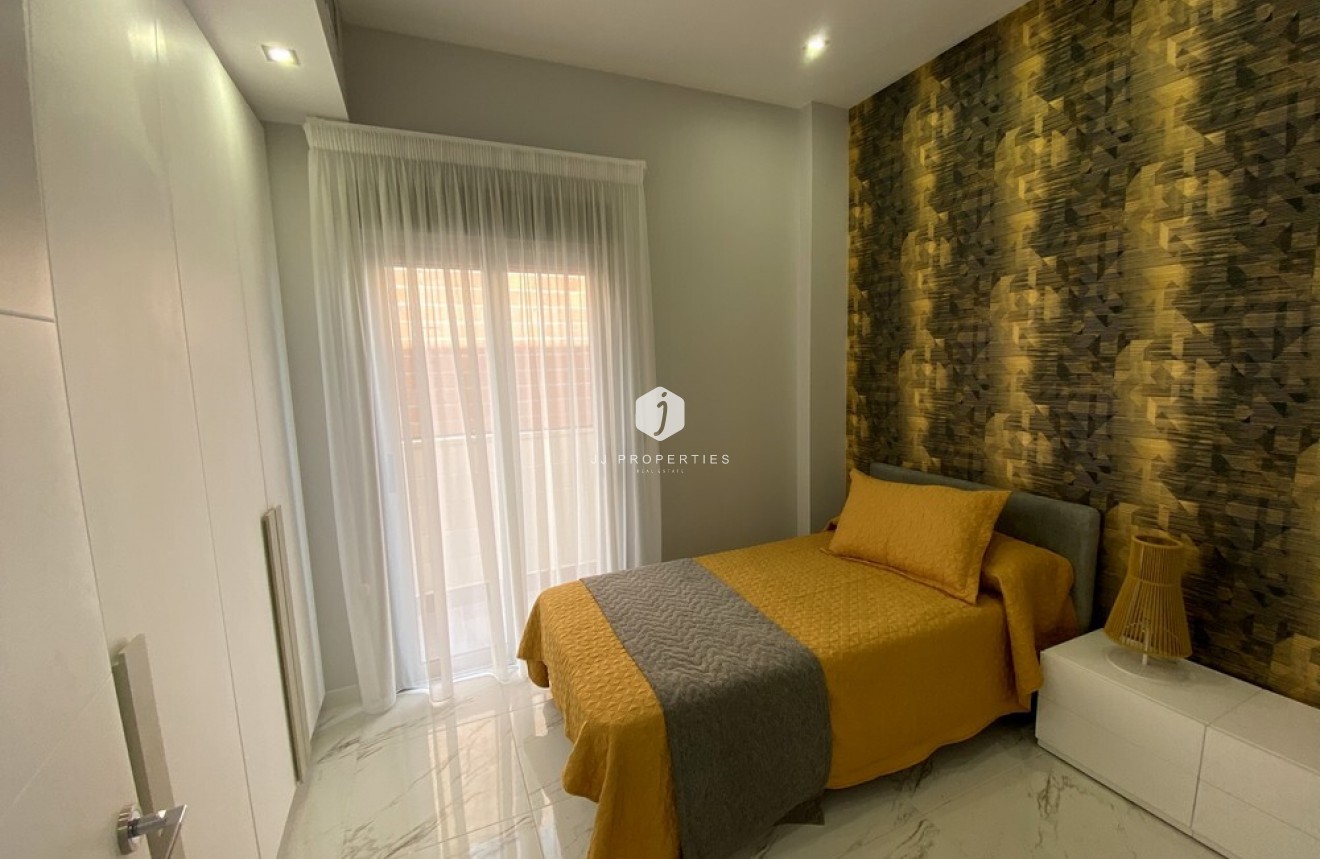 Aus zweiter Hand - Villa -
Orihuela Costa - PAU 26