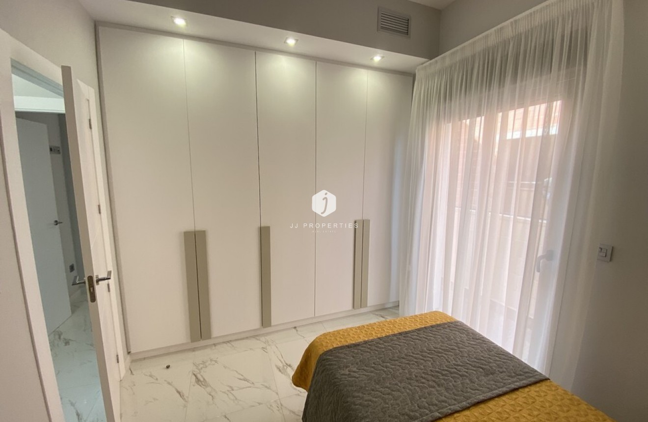 Aus zweiter Hand - Villa -
Orihuela Costa - PAU 26