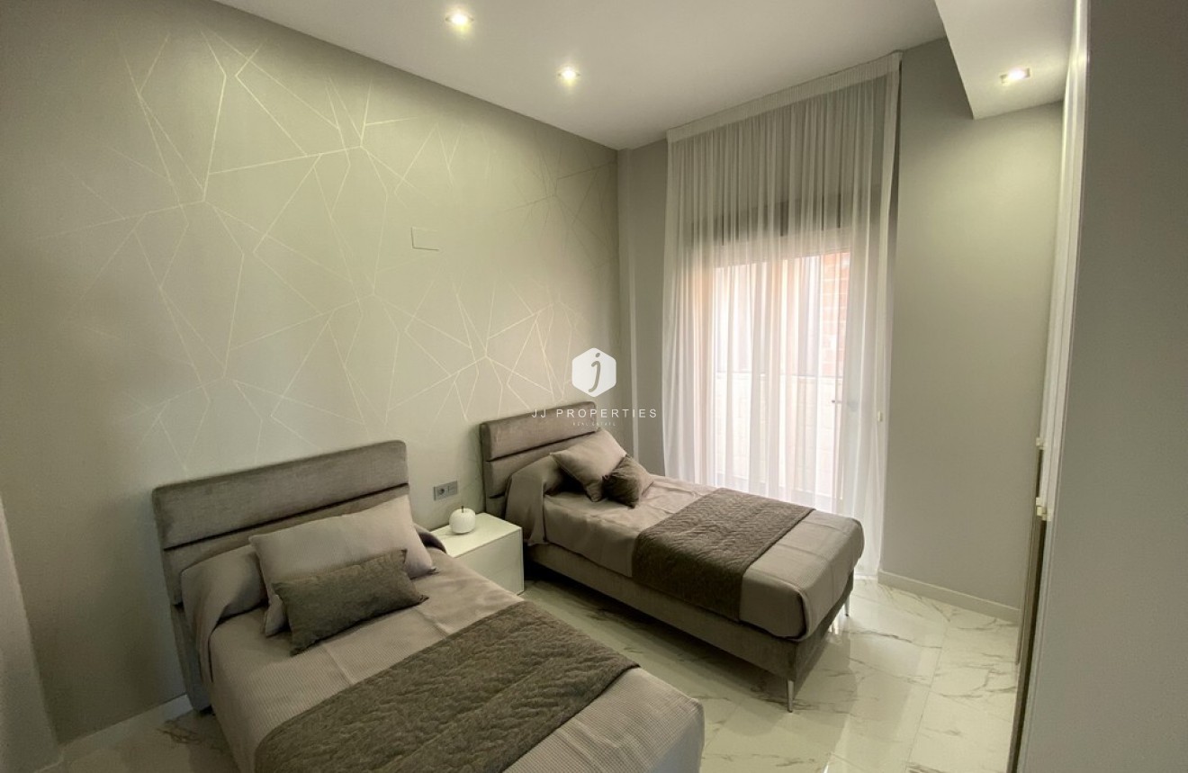 Aus zweiter Hand - Villa -
Orihuela Costa - PAU 26