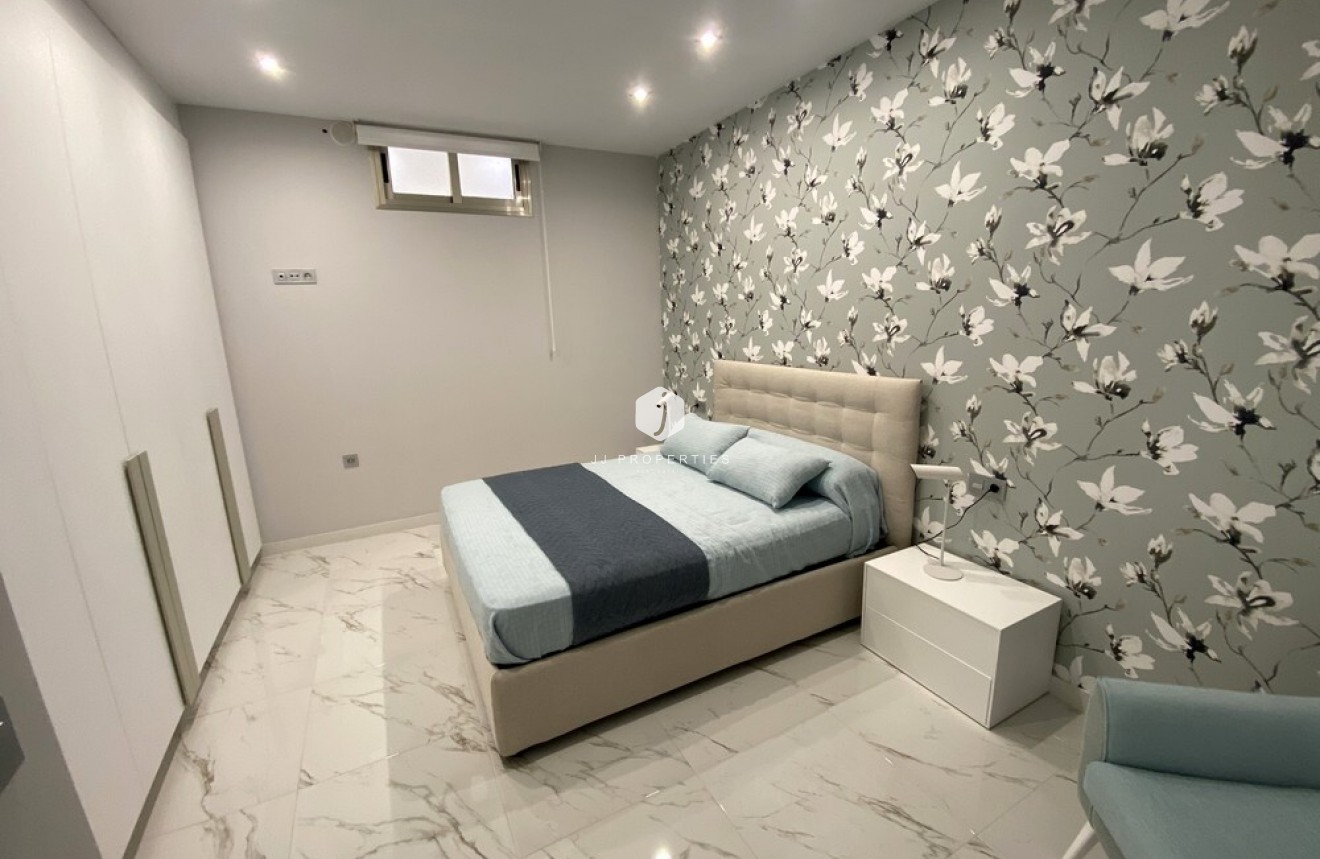 Aus zweiter Hand - Villa -
Orihuela Costa - PAU 26