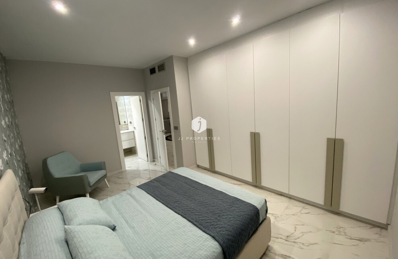 Aus zweiter Hand - Villa -
Orihuela Costa - PAU 26