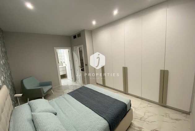 Aus zweiter Hand - Villa -
Orihuela Costa - PAU 26