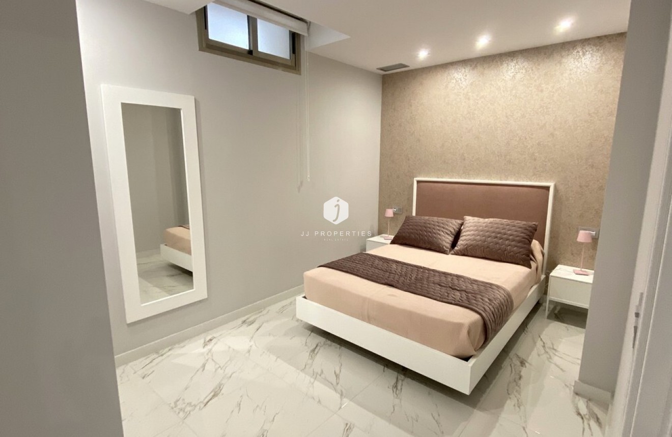 Aus zweiter Hand - Villa -
Orihuela Costa - PAU 26