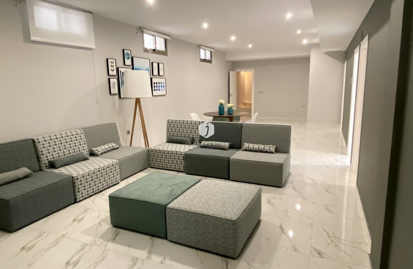 Aus zweiter Hand - Villa -
Orihuela Costa - PAU 26