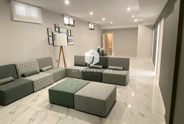 Aus zweiter Hand - Villa -
Orihuela Costa - PAU 26