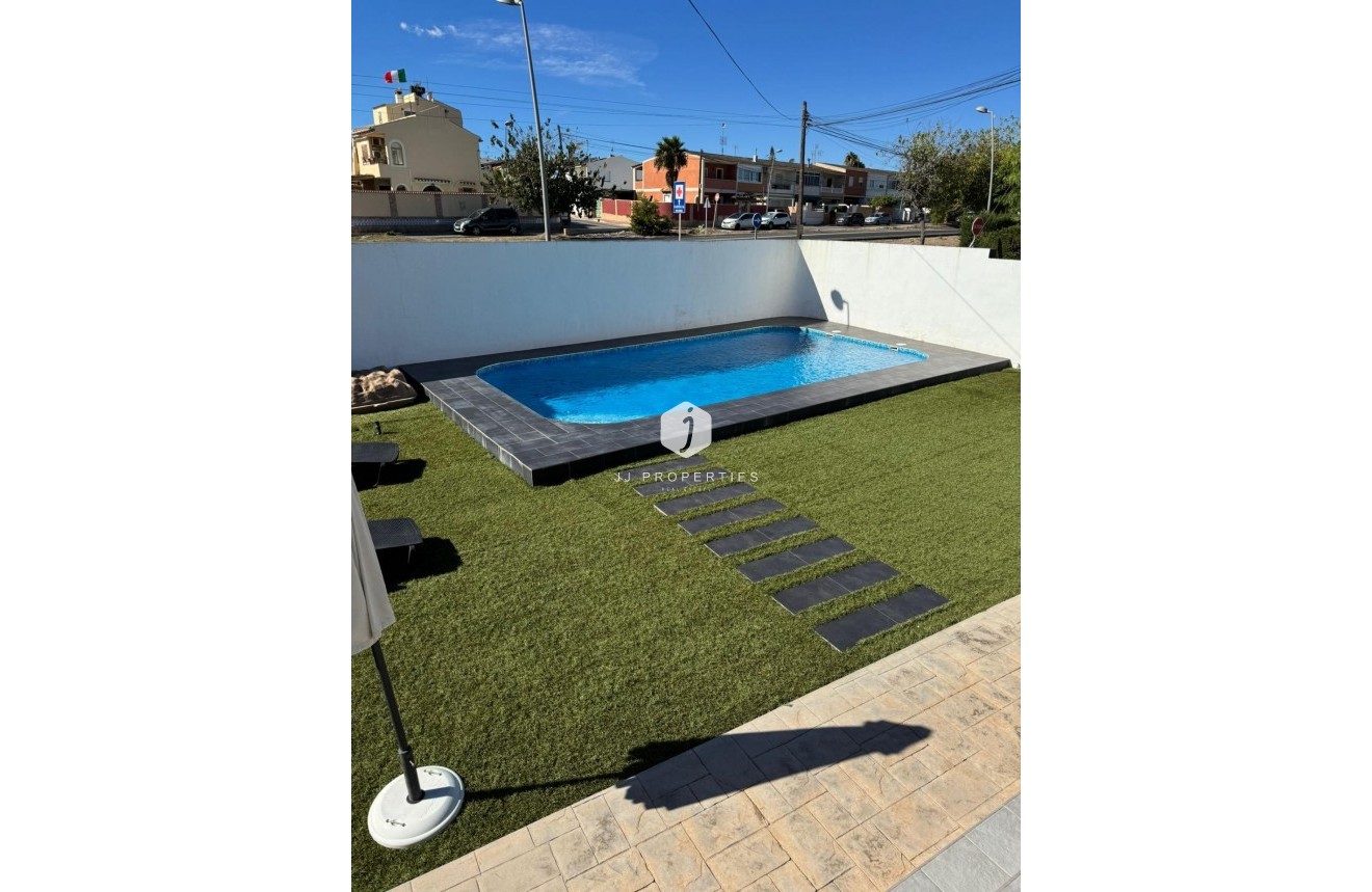 D'occasion - Villa -
Torrevieja - Los Balcones - Los Altos del Edén