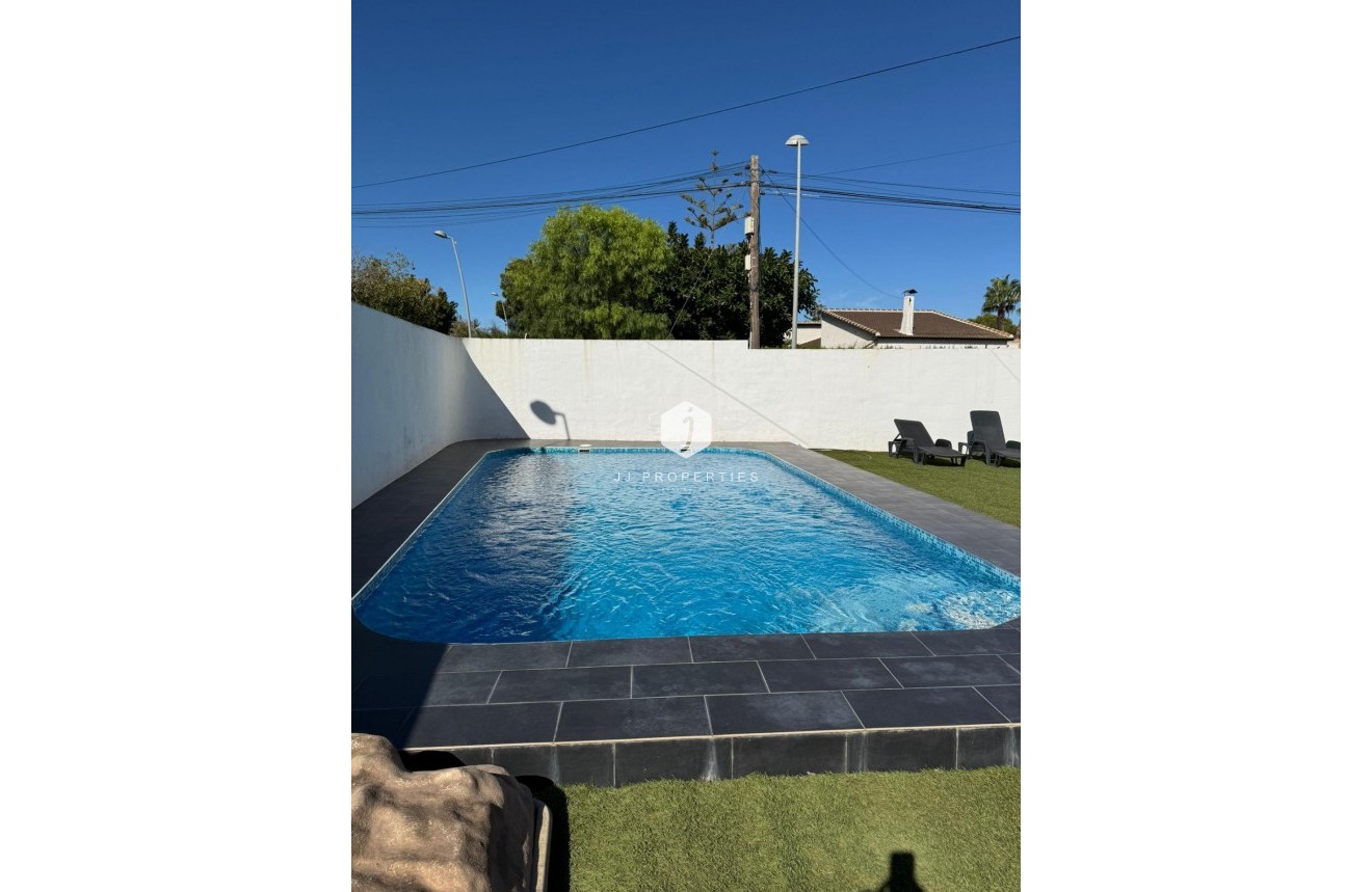 D'occasion - Villa -
Torrevieja - Los Balcones - Los Altos del Edén