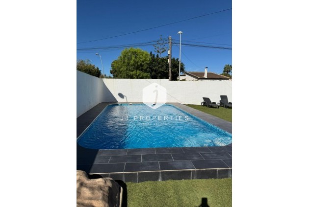 D'occasion - Villa -
Torrevieja - Los Balcones - Los Altos del Edén