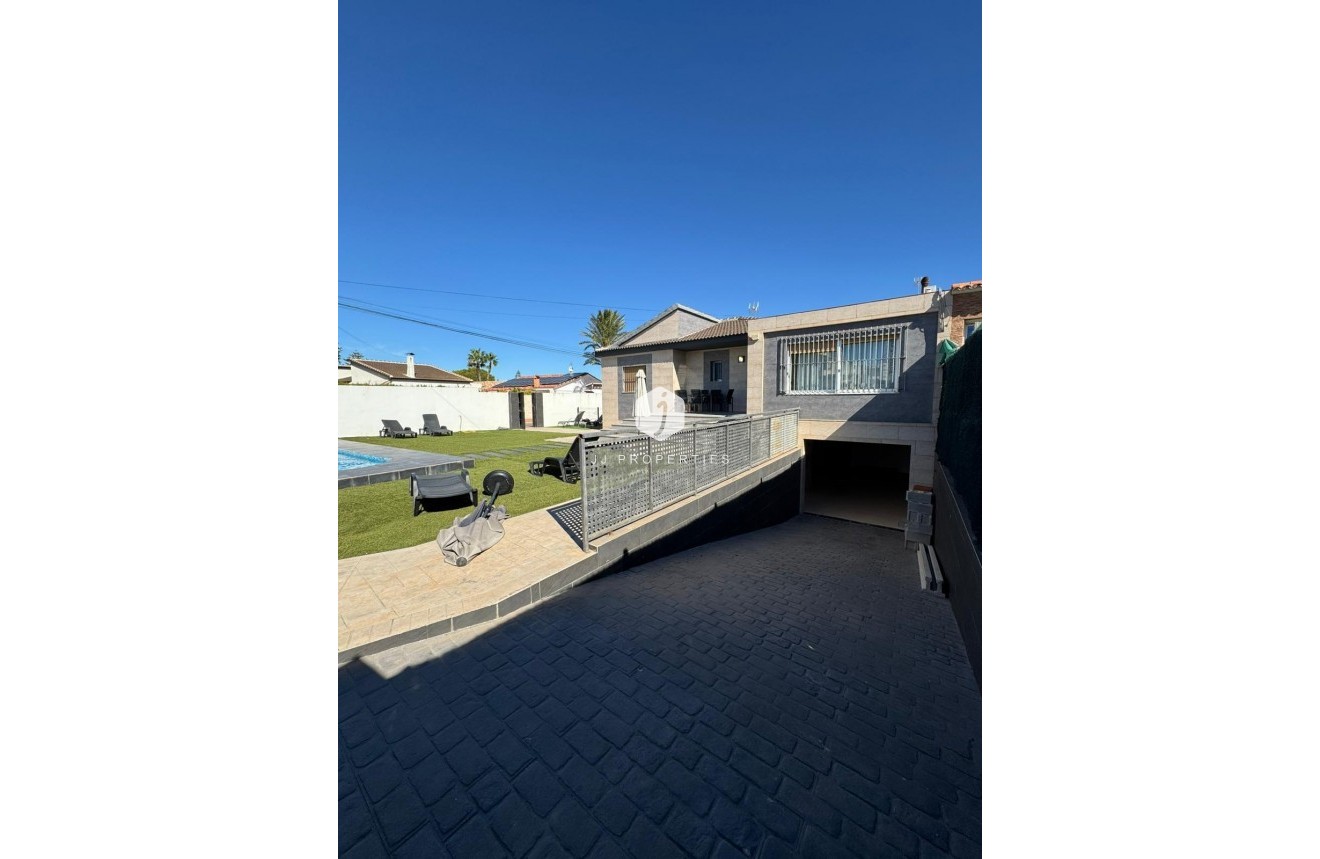 D'occasion - Villa -
Torrevieja - Los Balcones - Los Altos del Edén