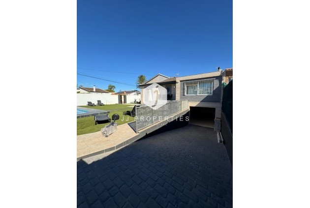 D'occasion - Villa -
Torrevieja - Los Balcones - Los Altos del Edén