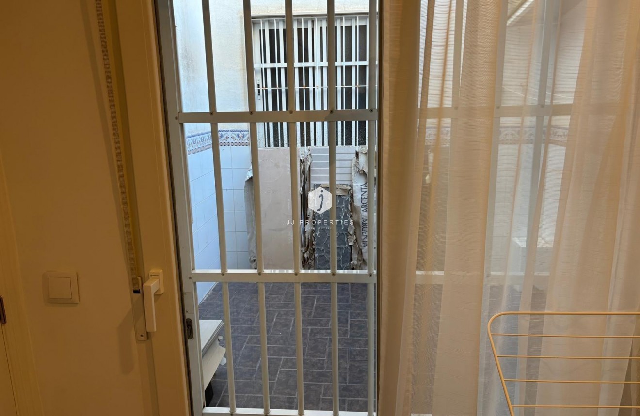 Segunda mano - Apartamento / piso -
Torrevieja - Centro