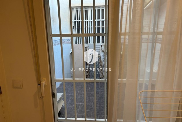 Segunda mano - Apartamento / piso -
Torrevieja - Centro