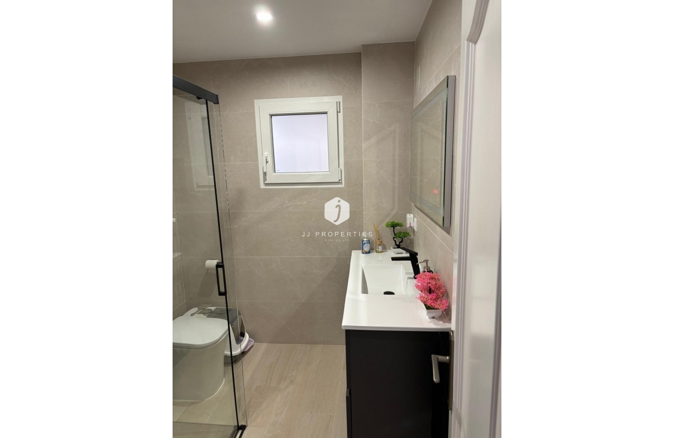 Segunda mano - Apartamento / piso -
Torrevieja - Centro