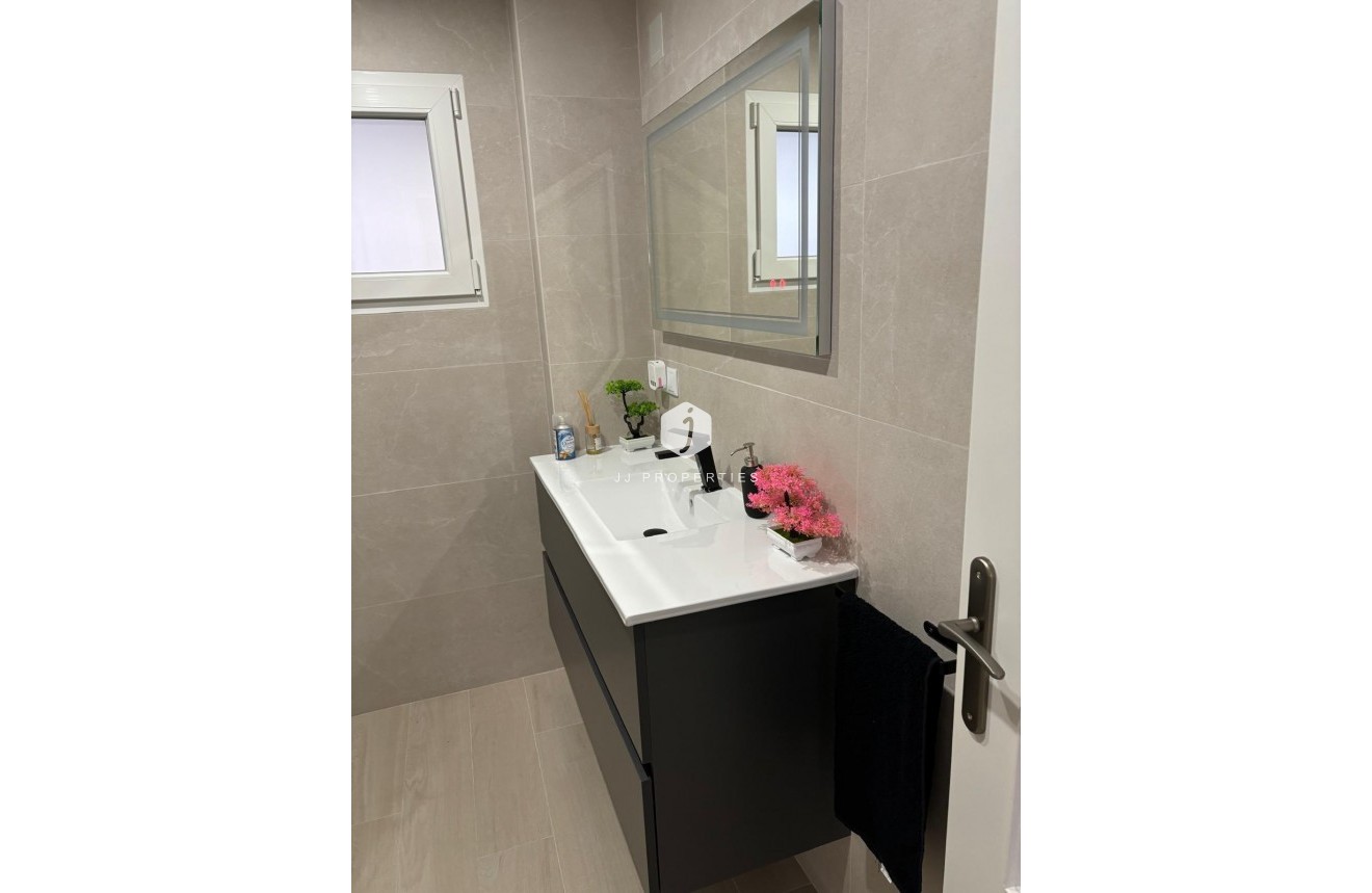 Segunda mano - Apartamento / piso -
Torrevieja - Centro