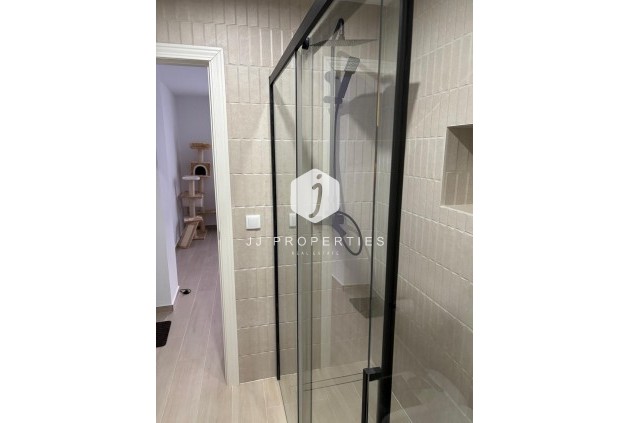 Segunda mano - Apartamento / piso -
Torrevieja - Centro