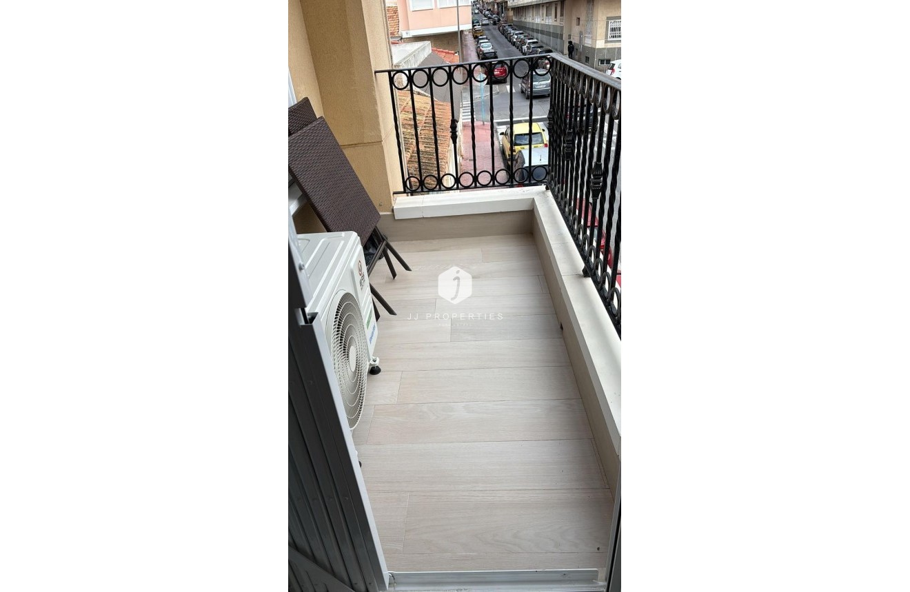 Segunda mano - Apartamento / piso -
Torrevieja - Centro