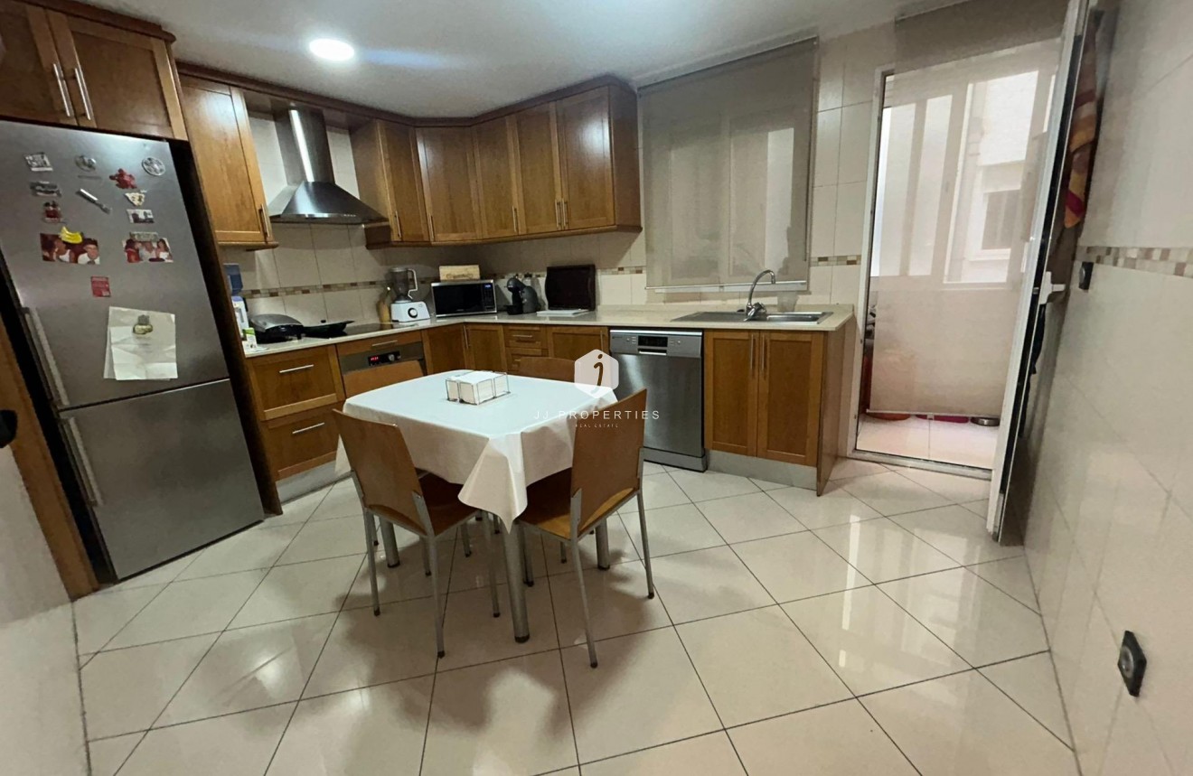 Segunda mano - Apartamento / piso -
Torrevieja - Centro