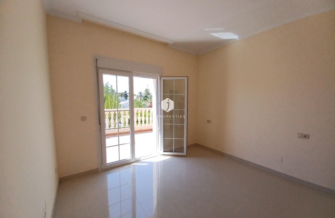 Aus zweiter Hand - Villa -
Cabo Roig - Costa Blanca