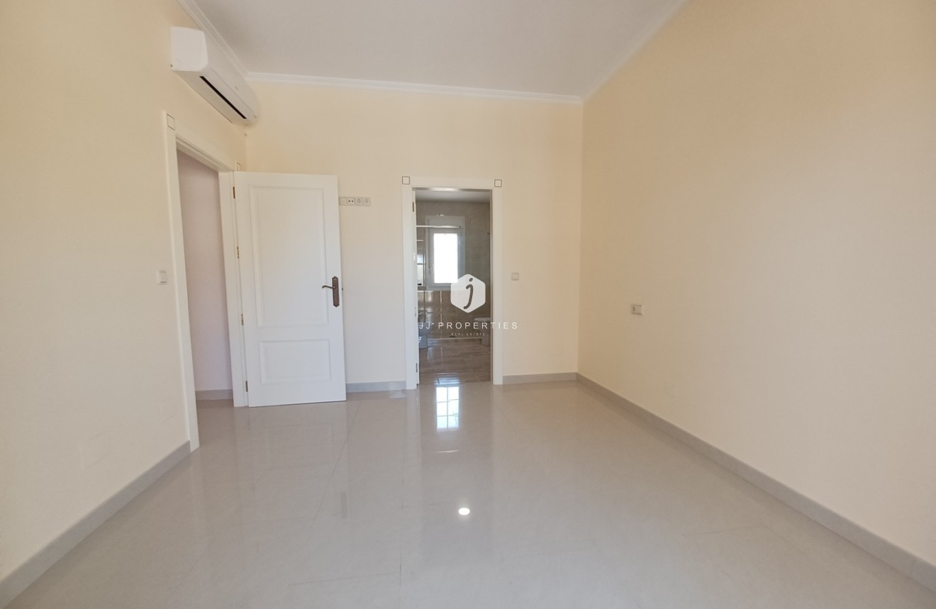 Aus zweiter Hand - Villa -
Cabo Roig - Costa Blanca