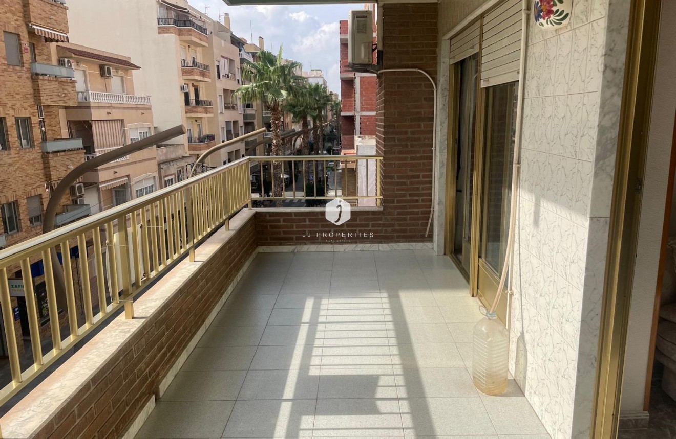 Segunda mano - Apartamento / piso -
Torrevieja - Centro