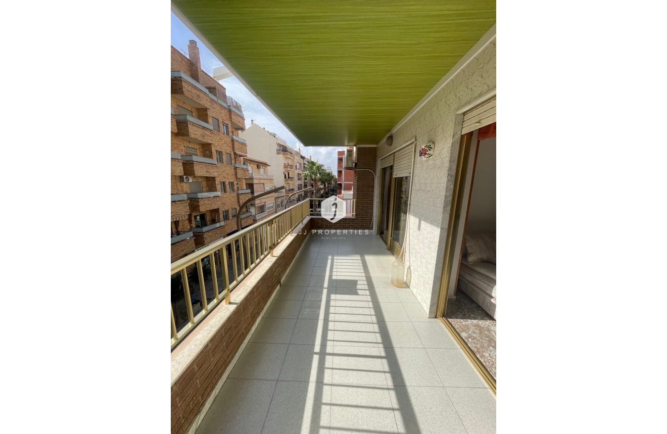 Segunda mano - Apartamento / piso -
Torrevieja - Centro