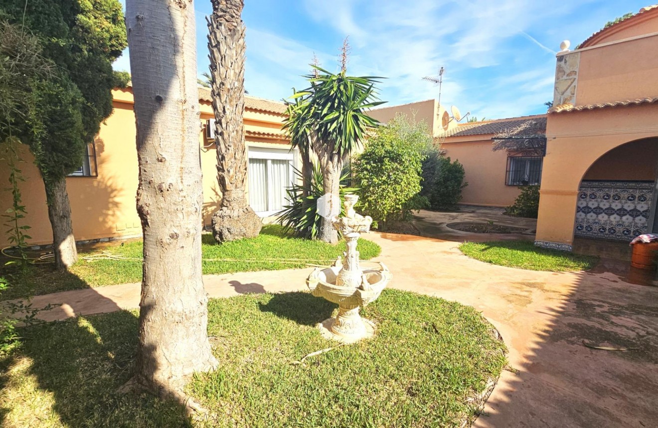 Segunda mano - Villa -
Torrevieja - San luis