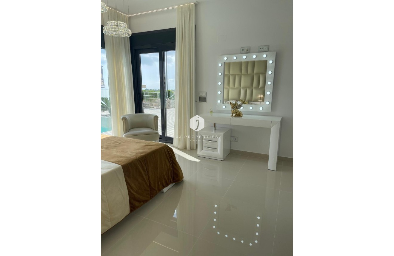 Segunda mano - Villa -
San Miguel de Salinas - Altos De San Miguel